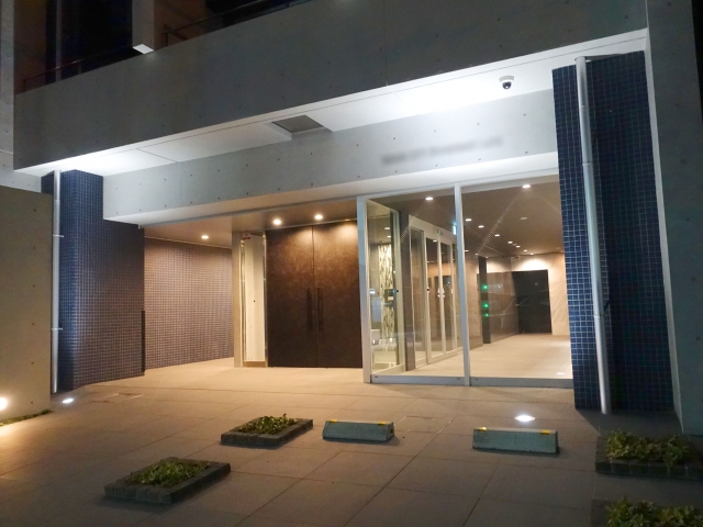 マンションエントランスの画像