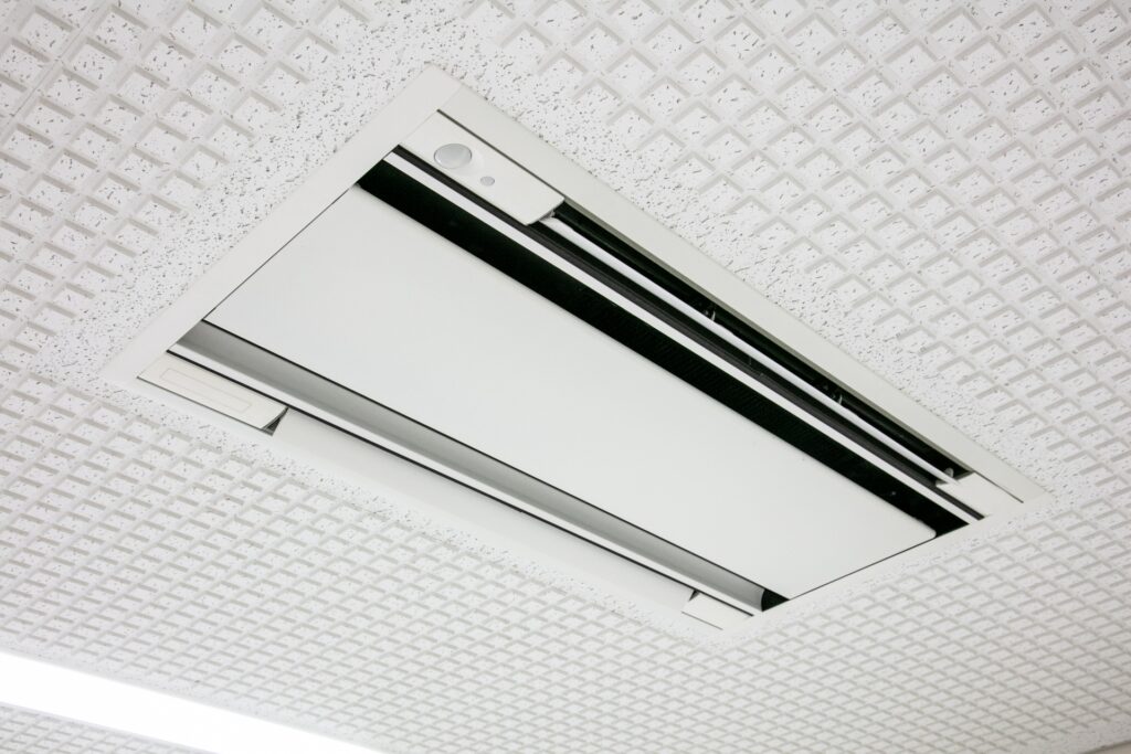 天井埋込型（天カセ）エアコンの画像