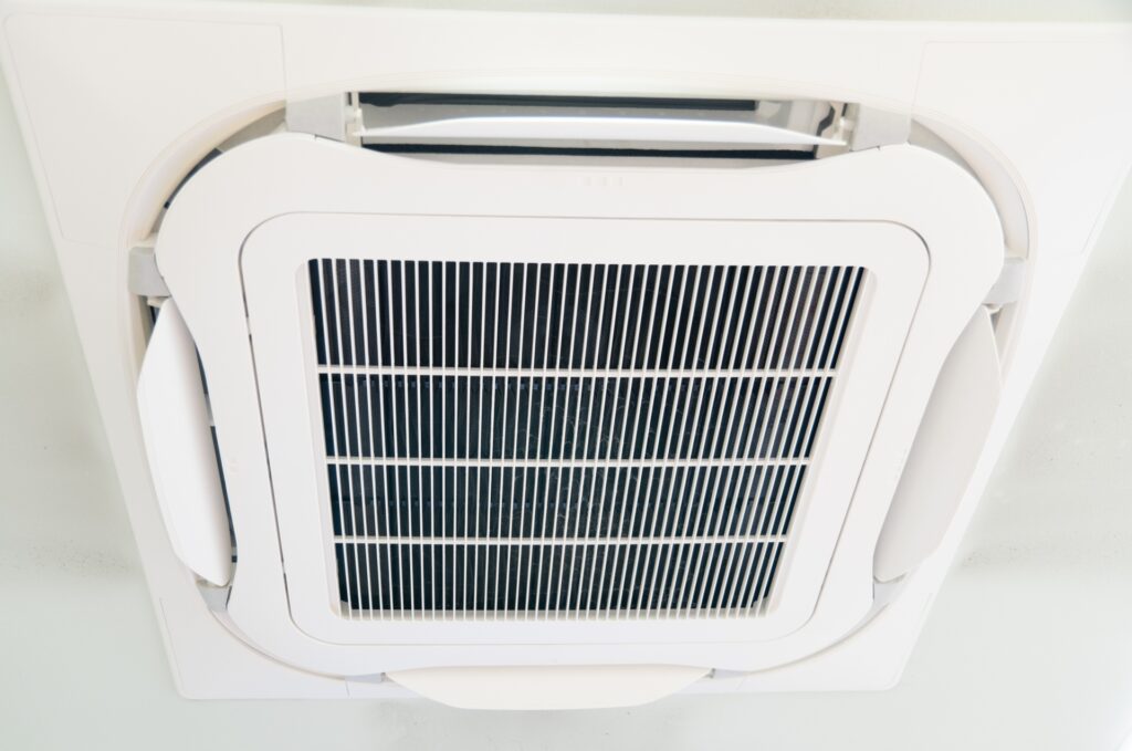 天井埋込型（天カセ）エアコンの画像