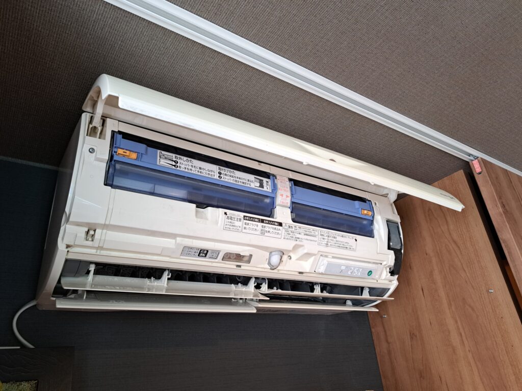 壁掛けエアコン（お掃除機能あり）の画像