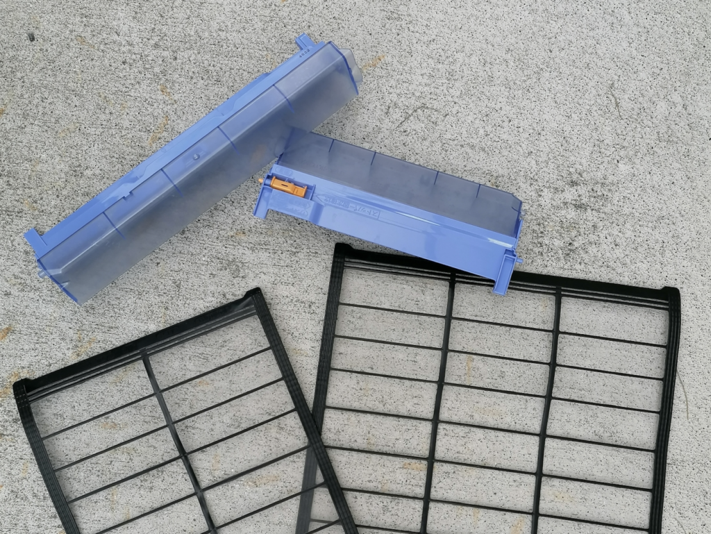 お掃除機能付きのフィルターの部品